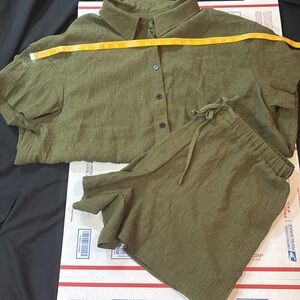 SHEIN GREEN COVER UP TWO SET T SHIRT AND SHORTS WITH TWO POCKETS AND DRAWSTRINGS